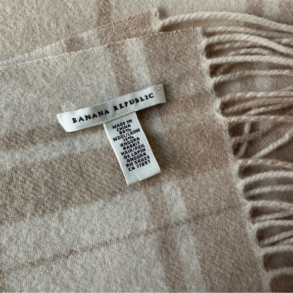 Banana Republic Wool and Angora Tan Tartan Plaid Wool Scarf with Fringe - Picture 6 of 6